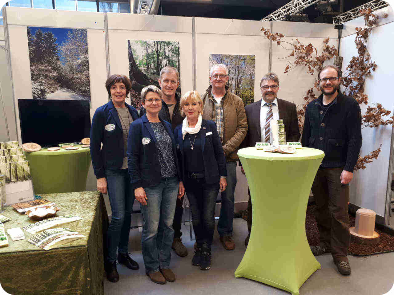 Team am Messestand vom RuheForst Hümmel